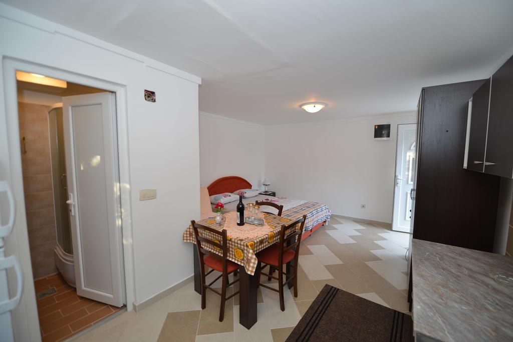 Apartments Simonovic ติวัต ภายนอก รูปภาพ