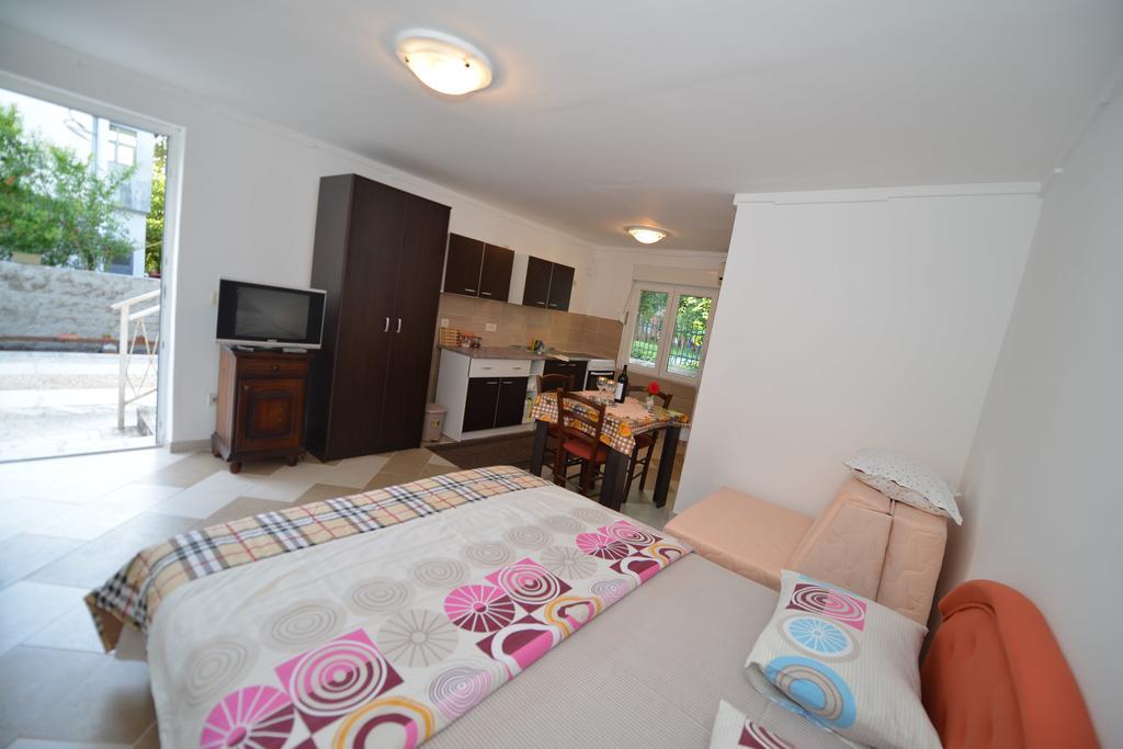 Apartments Simonovic ติวัต ภายนอก รูปภาพ